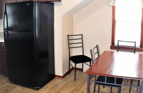 Raritan Apartment | Cozy 2BR Retreat with Kitchen - Guest Rated 9.6/10!