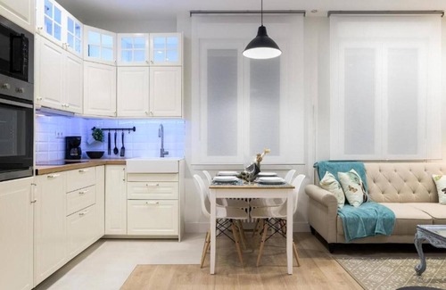 Bilbao City Centre Apartment | Cozy Retreat with Spa & Hot Tub in Central Bilbao