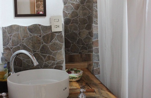 Jocotitlan Hotel | Cozy Eucalyptus Bedroom with Spa, 30 Min from Toluca