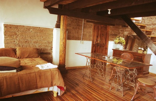 Jocotitlan Hotel | Cozy Apartment in a Historic 17th Century Home
