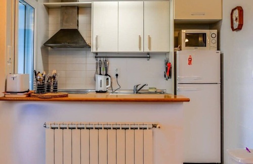 Roldan House | Guest Rated 10/10: Cozy Townhouse with Pool & Spa Amenities