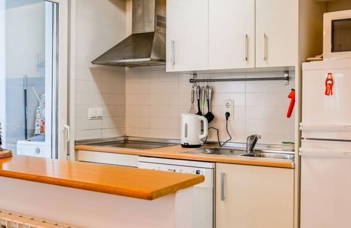Roldan House | Guest Rated 10/10: Cozy Townhouse with Pool & Spa Amenities