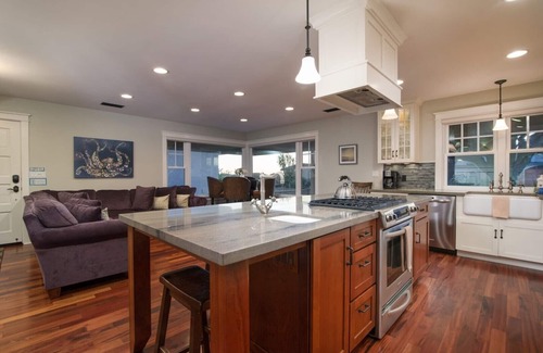 Morro Bay House | Beachfront Escape: Guest Rated 10/10 with Spa and Kitchen