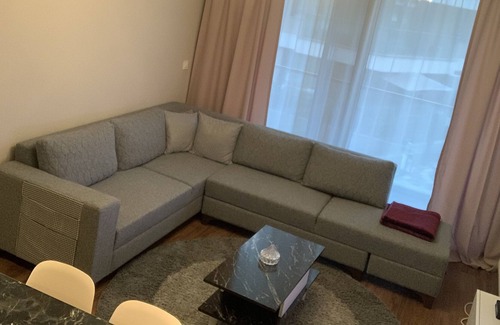 Zeytinburnu Apartment | Ideal Hotel Stay with Pool and Ocean Views
