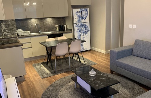 Zeytinburnu Apartment | Ideal Hotel Stay with Pool and Ocean Views