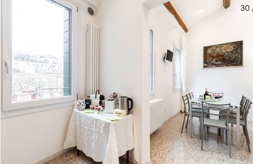 San Polo House | Tranquil Designer Retreat with Breakfast & Family Amenities