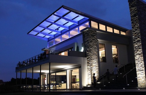 Greater Johannesburg Metropolitan Area Apartment | Top-Rated Apartment with Pool in Golf Course Estate