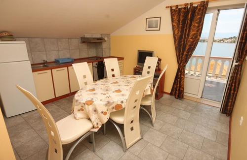 Kali Apartment | Oceanfront Apartment with Terrace and Scenic Sea Views