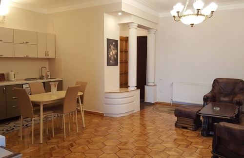 Old Boulevard Apartment | Seaview Apartment with Pool and Family-Friendly Amenities