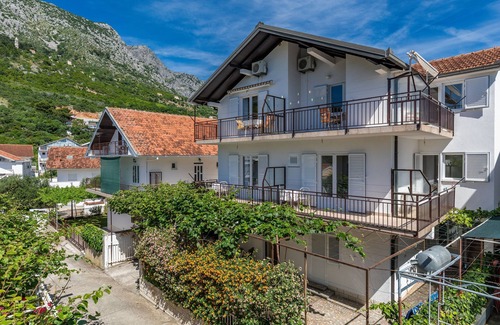 Gradac Apartment | Relaxing Apartment with Terrace and Ocean View in Podaca