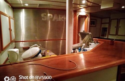 Marigot Boat Rental | Comfortable and spacious sailboat