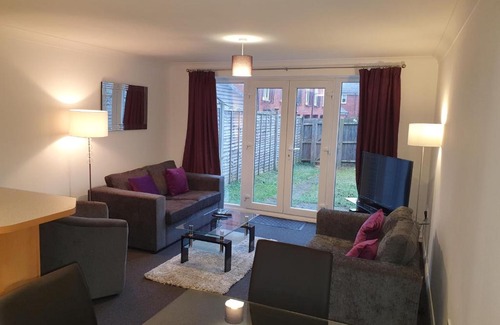 Cribbs Causeway Apartment | Highly Rated Beatrix House: Family-Friendly Comfort Awaits