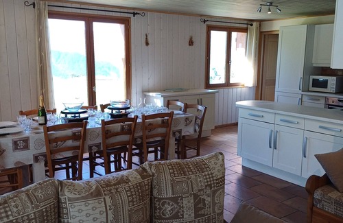 Albiez-le-Vieux Apartment | Cozy Village Apartments for Families with Pool and Breakfast