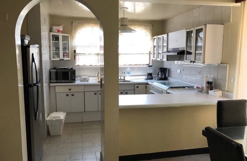 La Salud Apartment | Cozy Apartment in Prime Location, 8 Minutes to Downtown