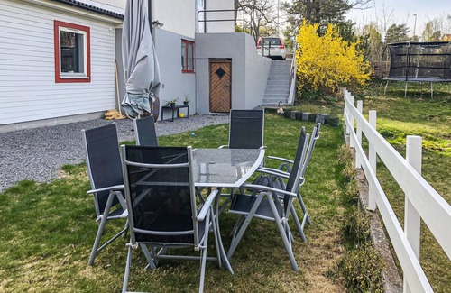 Halleforsnas Apartment | Cozy Apartment in Vibrant Community with Lake View