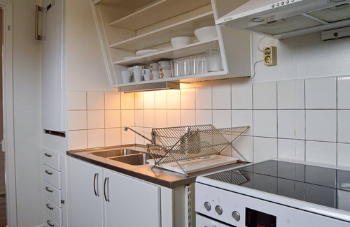 Halleforsnas Apartment | Cozy Apartment in a Vibrant Community with Lake Views