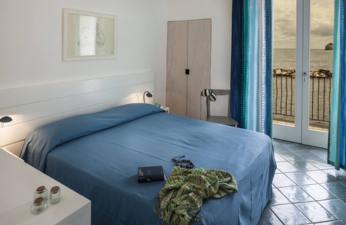 Sant'Angelo Apartment | Cozy Apartment with Sea Terrace, Perfect for Families