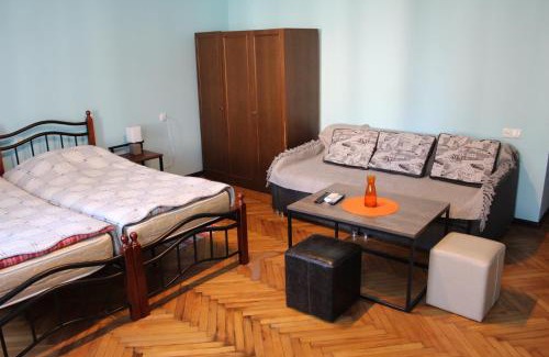 Tsqaltubo Apartment | Guest Rated 10/10 Apartment Near Central Park with Hot Tub