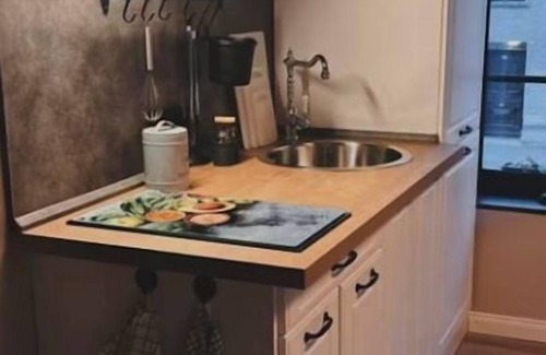Oderberg Apartment | Comfortable apartment near the water with its own bar.