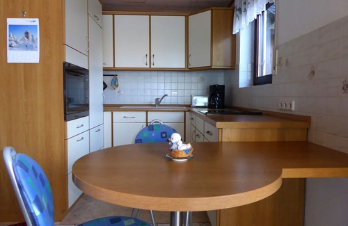 Rockau Apartment | Serene Apartment with Pool and Views Above Dresden