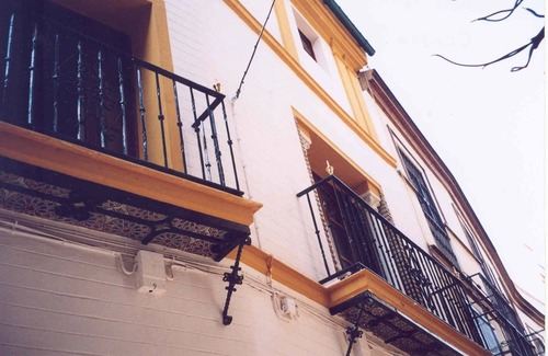 San Bartolome Apartment | Cozy Apartment with Kitchen in Seville's Historic Old Town