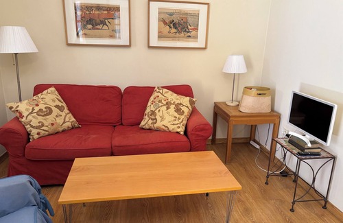 San Bartolome Apartment | Cozy Apartment with Kitchen in Seville's Historic Old Town