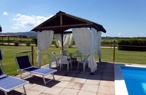 Torgiano Apartment | Relaxing Farmhouse Apartment with Pool near Assisi & Perugia