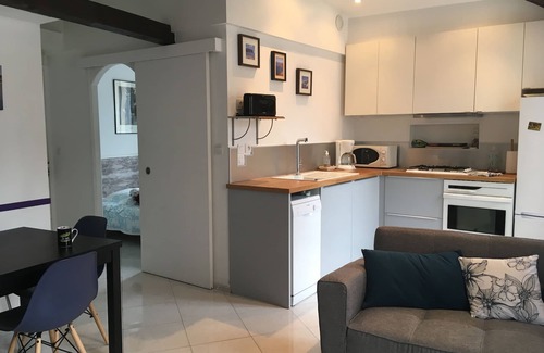 Cassis Apartment | Cozy Apartment with Ocean View & Pool in the Village
