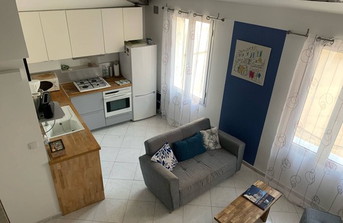 Cassis Apartment | Cozy Apartment with Ocean View & Pool in the Village