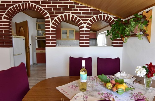 Valica Apartment | Idyllic Apartment in Valizza-Umag with Ocean View & WiFi