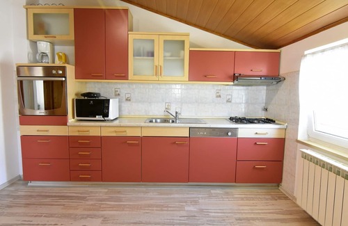 Valica Apartment | Idyllic Apartment in Valizza-Umag with Ocean View & WiFi