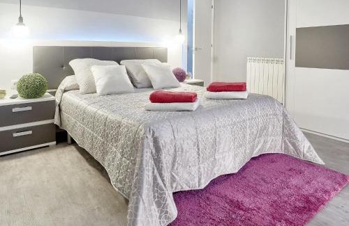 Leon Apartment | Modern Apartment in Leon with Balcony & Family-Friendly Perks