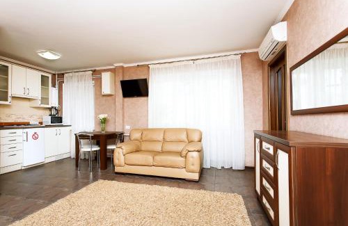 Degtyari Apartment | Prime Apartment in the Heart with Breakfast Included
