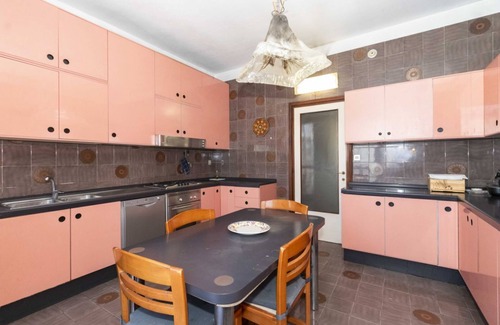 Parella Apartment | Explore MM Massawa Vintage Apartment with Family-Friendly Amenities