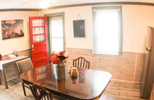 Bloomfield Apartment | Cozy Apartment in Pittsburgh's Little Italy - Pet Friendly