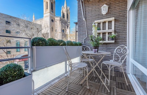 Jeronimos Apartment | Bright Apartment Near Museo del Prado with Delightful Amenities