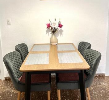 Altozano-Conde Lumiares Apartment | Cozy Apartment with Wi-Fi & Child-Friendly Amenities