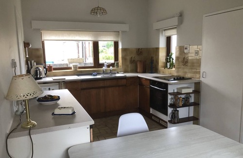 Coleford House | Stylish Retro Bungalow with Kitchen and Pet-Friendly Access
