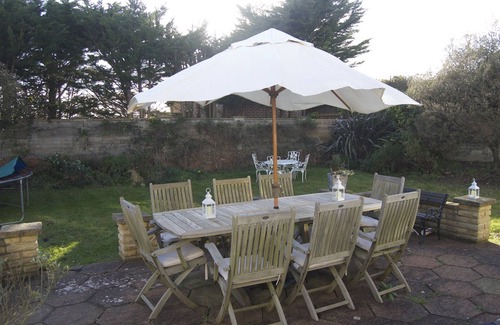 Seaview House | Beachfront House with Garden, Rated 9.6/10 by Guests