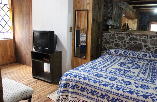 Jocotitlan Hotel | Cozy Salam Furnished Room in Historic XVII Century Home