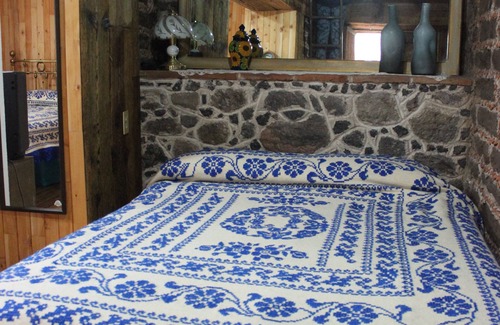 Jocotitlan Hotel | Cozy Salam Furnished Room in Historic XVII Century Home