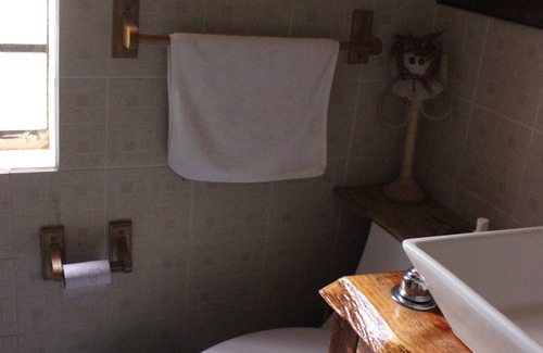 Jocotitlan Hotel | Cozy Salam Furnished Room in Historic XVII Century Home
