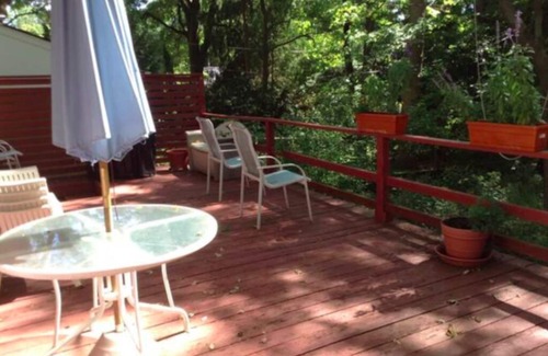 Ann Arbor House | Experience Comfort with Private Bathroom and Breakfast