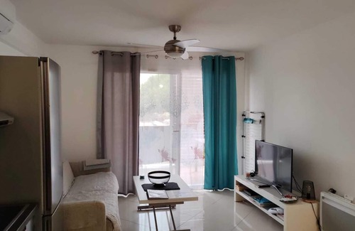 Gruissan Apartment | Bright Ocean View Flat with Spa & Top-Rated 9.8/10