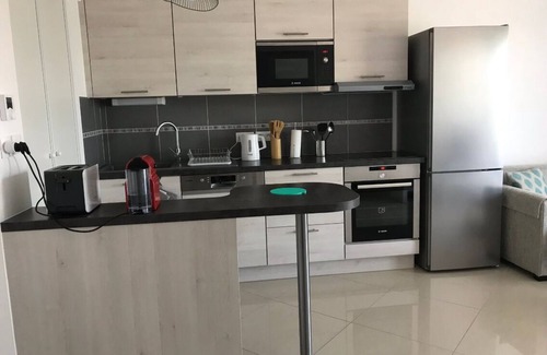 Gruissan Apartment | Bright Ocean View Flat with Spa & Top-Rated 9.8/10