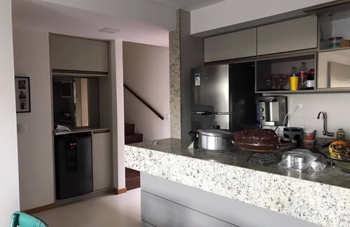 Itacimirim House | Relaxing Beachfront Bungalow in a Premier Condominium
