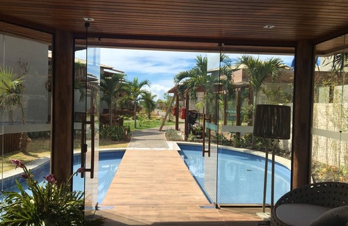 Itacimirim House | Relaxing Beachfront Bungalow in a Premier Condominium