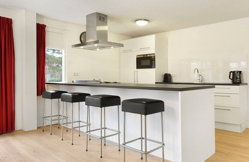 Midlaren Cottage | Comfortable bungalow for 12 persons