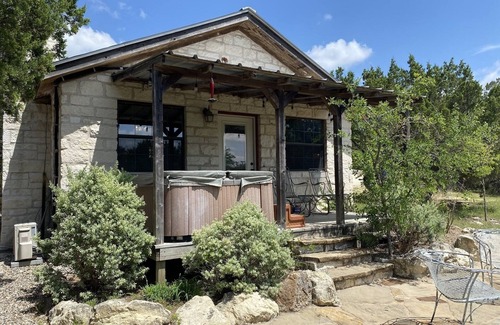 Wimberley Cabin | Guest Rated 10/10: Cozy Cabin with Private Pool & Hot Tub
