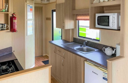 Skegness House | Cozy Caravan with Ocean View and Family-Friendly Amenities